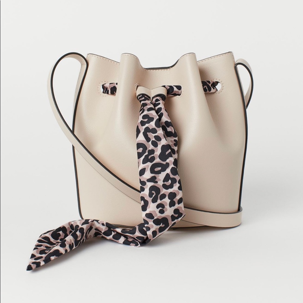 Small bucket bag